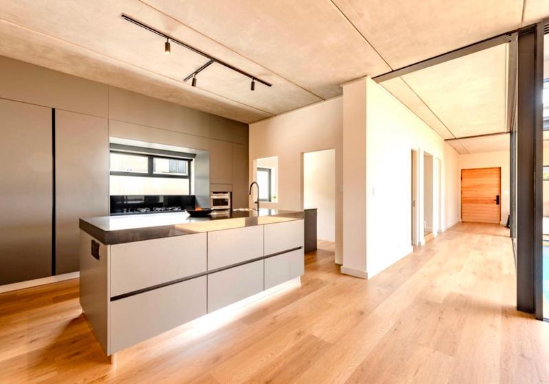 To Let 4 Bedroom Property for Rent in Keurboomstrand Western Cape